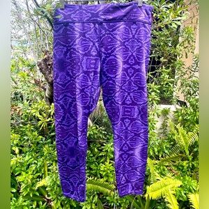 Shiny Snakeskin Print Purple Leggings!